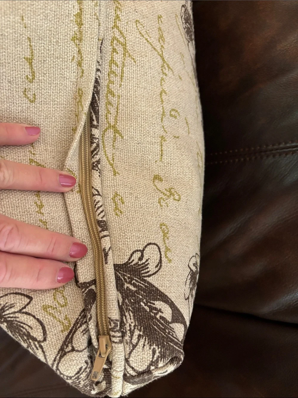 N/A pillow cover